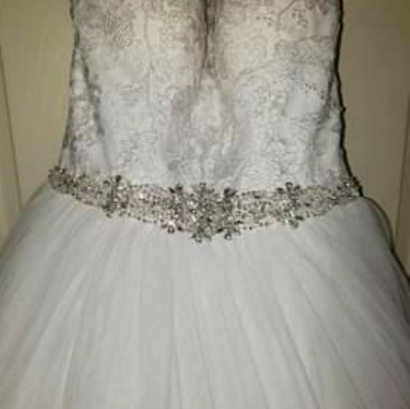 Wedding dress - Picture 2 of 8